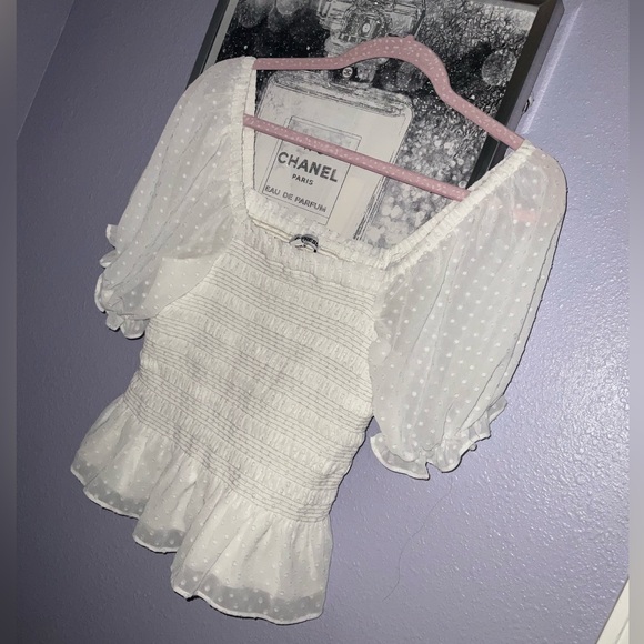 (SOLD) EXPRESS WHITE TOP WITH PUFF SLEEVES PRELOVED - Picture 2 of 5